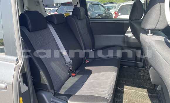 Acheter Occasion Voiture Toyota Noah Gris à Import - Dubai, Région de la Bouenza Acheter Occasion Voiture Toyota Noah Gris à Import - Dubai, Région de la Bouenza