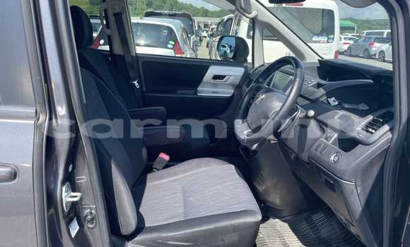 Acheter Occasion Voiture Toyota Noah Gris à Import - Dubai, Région de la Bouenza Acheter Occasion Voiture Toyota Noah Gris à Import - Dubai, Région de la Bouenza