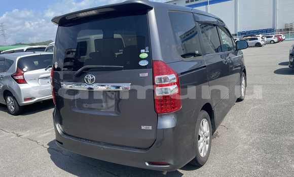 Acheter Occasion Voiture Toyota Noah Gris à Import - Dubai, Région de la Bouenza Acheter Occasion Voiture Toyota Noah Gris à Import - Dubai, Région de la Bouenza