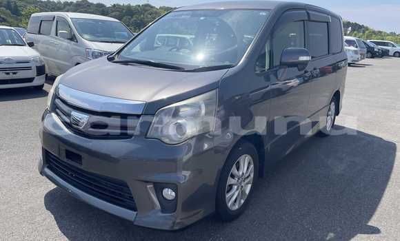 Acheter Occasion Voiture Toyota Noah Gris à Import - Dubai, Région de la Bouenza Acheter Occasion Voiture Toyota Noah Gris à Import - Dubai, Région de la Bouenza