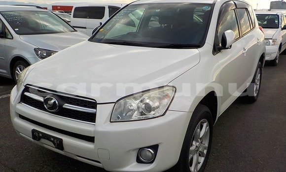 Acheter Occasion Voiture Toyota RAV4 Blanc à Import - Dubai, Région de la Bouenza Acheter Occasion Voiture Toyota RAV4 Blanc à Import - Dubai, Région de la Bouenza