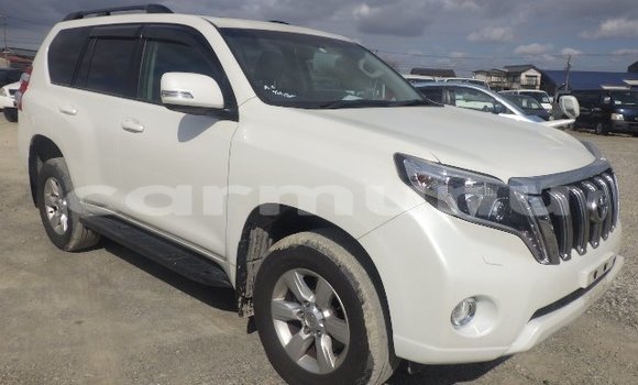 Acheter Occasion Voiture Toyota Land Cruiser Prado Blanc à Import - Dubai, Région de la Bouenza Acheter Occasion Voiture Toyota Land Cruiser Prado Blanc à Import - Dubai, Région de la Bouenza