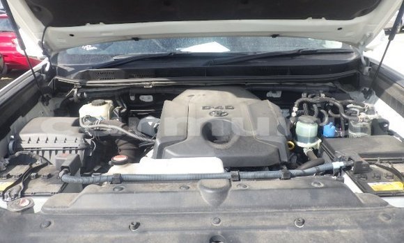 Acheter Occasion Voiture Toyota Land Cruiser Prado Blanc à Import - Dubai, Région de la Bouenza Acheter Occasion Voiture Toyota Land Cruiser Prado Blanc à Import - Dubai, Région de la Bouenza