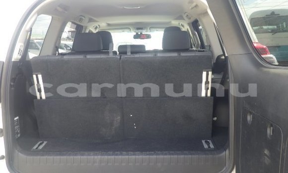 Acheter Occasion Voiture Toyota Land Cruiser Prado Blanc à Import - Dubai, Région de la Bouenza Acheter Occasion Voiture Toyota Land Cruiser Prado Blanc à Import - Dubai, Région de la Bouenza