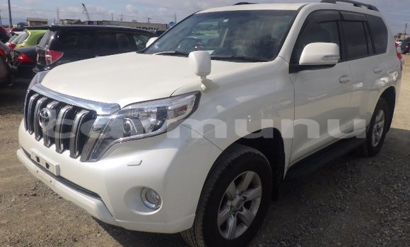 Acheter Occasion Voiture Toyota Land Cruiser Prado Blanc à Import - Dubai, Région de la Bouenza Acheter Occasion Voiture Toyota Land Cruiser Prado Blanc à Import - Dubai, Région de la Bouenza