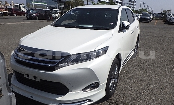 Acheter Occasion Voiture Toyota Harrier Blanc à Import - Dubai, Région de la Bouenza Acheter Occasion Voiture Toyota Harrier Blanc à Import - Dubai, Région de la Bouenza