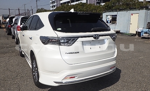 Acheter Occasion Voiture Toyota Harrier Blanc à Import - Dubai, Région de la Bouenza Acheter Occasion Voiture Toyota Harrier Blanc à Import - Dubai, Région de la Bouenza