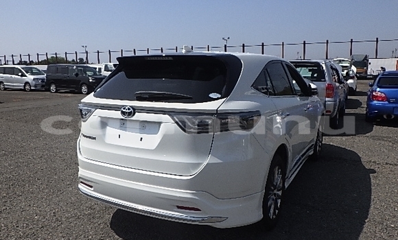 Acheter Occasion Voiture Toyota Harrier Blanc à Import - Dubai, Région de la Bouenza Acheter Occasion Voiture Toyota Harrier Blanc à Import - Dubai, Région de la Bouenza
