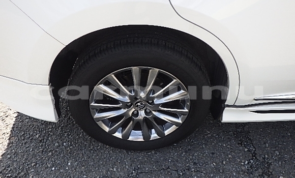 Acheter Occasion Voiture Toyota Harrier Blanc à Import - Dubai, Région de la Bouenza Acheter Occasion Voiture Toyota Harrier Blanc à Import - Dubai, Région de la Bouenza