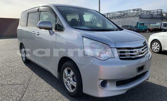 Acheter Occasion Voiture Toyota Noah Gris à Import - Dubai, Région de la Bouenza