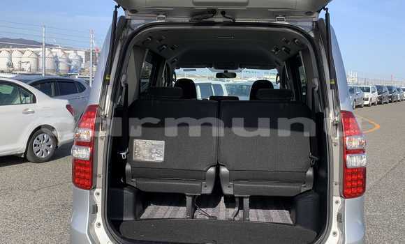 Acheter Occasion Voiture Toyota Noah Gris à Import - Dubai, Région de la Bouenza Acheter Occasion Voiture Toyota Noah Gris à Import - Dubai, Région de la Bouenza