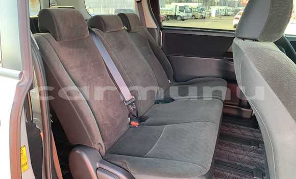 Acheter Occasion Voiture Toyota Noah Gris à Import - Dubai, Région de la Bouenza Acheter Occasion Voiture Toyota Noah Gris à Import - Dubai, Région de la Bouenza