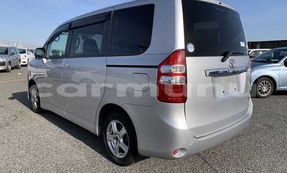 Acheter Occasion Voiture Toyota Noah Gris à Import - Dubai, Région de la Bouenza Acheter Occasion Voiture Toyota Noah Gris à Import - Dubai, Région de la Bouenza
