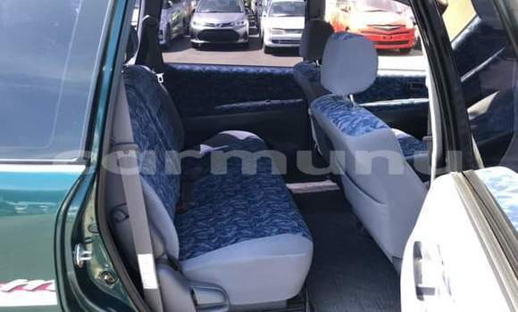 Acheter Occasion Voiture Toyota Ipsum Vert à Import - Dubai, Région de la Bouenza Acheter Occasion Voiture Toyota Ipsum Vert à Import - Dubai, Région de la Bouenza