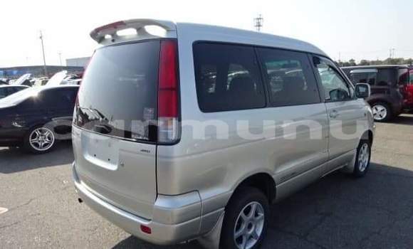 Acheter Occasion Voiture Toyota Noah Gris à Import - Dubai, Région de la Bouenza Acheter Occasion Voiture Toyota Noah Gris à Import - Dubai, Région de la Bouenza
