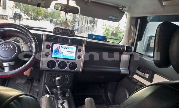 Acheter Occasion Voiture Toyota FJ Cruiser Blanc à Brazzaville, Commune de Brazzaville Acheter Occasion Voiture Toyota FJ Cruiser Blanc à Brazzaville, Commune de Brazzaville