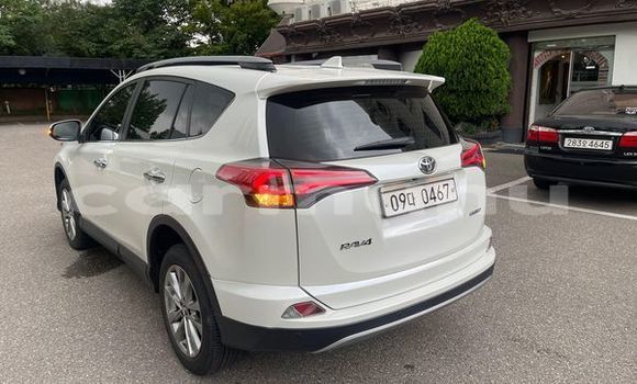 Acheter Occasion Voiture Toyota RAV4 Blanc à Brazzaville, Commune de Brazzaville Acheter Occasion Voiture Toyota RAV4 Blanc à Brazzaville, Commune de Brazzaville