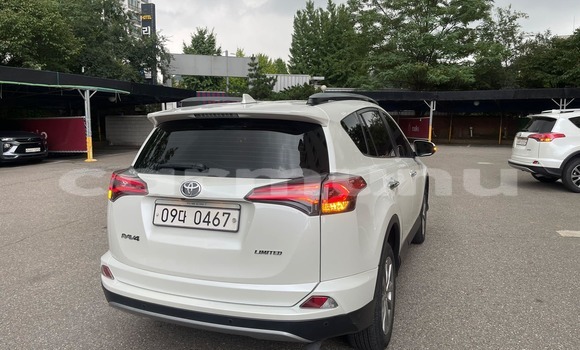 Acheter Occasion Voiture Toyota RAV4 Blanc à Brazzaville, Commune de Brazzaville Acheter Occasion Voiture Toyota RAV4 Blanc à Brazzaville, Commune de Brazzaville