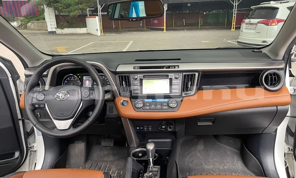 Acheter Occasion Voiture Toyota RAV4 Blanc à Brazzaville, Commune de Brazzaville Acheter Occasion Voiture Toyota RAV4 Blanc à Brazzaville, Commune de Brazzaville