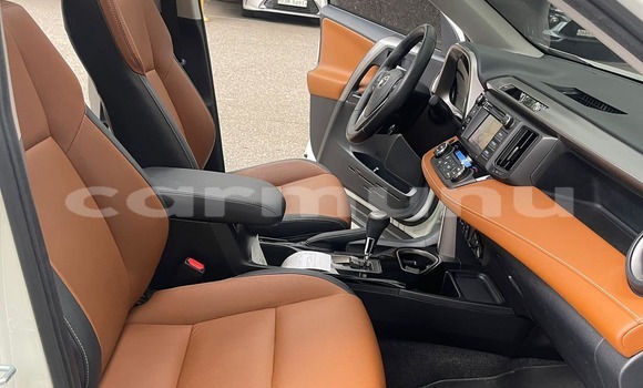 Acheter Occasion Voiture Toyota RAV4 Blanc à Brazzaville, Commune de Brazzaville Acheter Occasion Voiture Toyota RAV4 Blanc à Brazzaville, Commune de Brazzaville