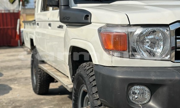 Acheter Occasion Voiture Toyota Land Cruiser Blanc à Brazzaville, Commune de Brazzaville Acheter Occasion Voiture Toyota Land Cruiser Blanc à Brazzaville, Commune de Brazzaville