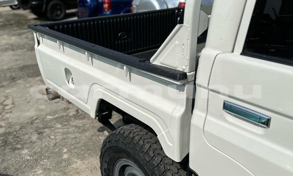 Acheter Occasion Voiture Toyota Land Cruiser Blanc à Brazzaville, Commune de Brazzaville Acheter Occasion Voiture Toyota Land Cruiser Blanc à Brazzaville, Commune de Brazzaville