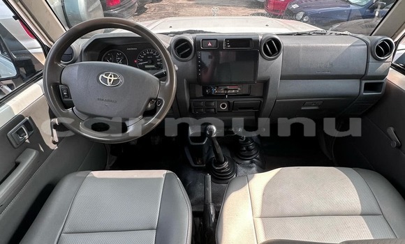 Acheter Occasion Voiture Toyota Land Cruiser Blanc à Brazzaville, Commune de Brazzaville Acheter Occasion Voiture Toyota Land Cruiser Blanc à Brazzaville, Commune de Brazzaville