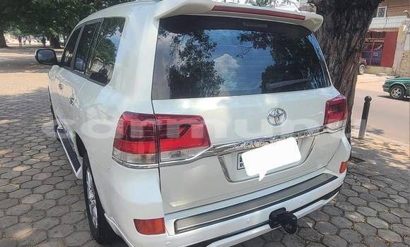Acheter Occasion Voiture Toyota Land Cruiser Blanc à Brazzaville, Commune de Brazzaville Acheter Occasion Voiture Toyota Land Cruiser Blanc à Brazzaville, Commune de Brazzaville