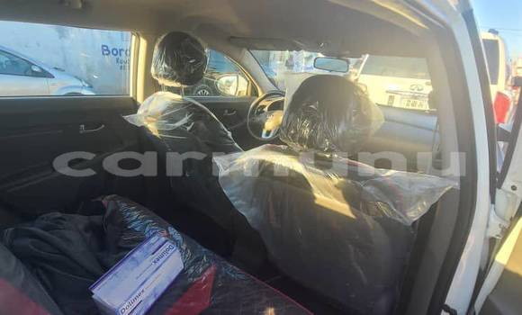 Acheter Occasion Voiture Kia Sportage Blanc à Brazzaville, Commune de Brazzaville Acheter Occasion Voiture Kia Sportage Blanc à Brazzaville, Commune de Brazzaville