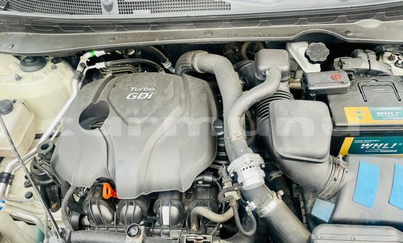 Buy Import Kia Sportage White Car in Brazzaville in Municipality of Brazzaville Buy Import Kia Sportage White Car in Brazzaville in Municipality of Brazzaville