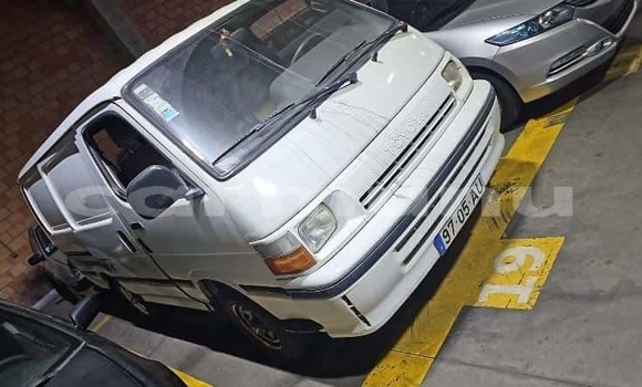 Buy Import Toyota Hiace White Car in Brazzaville in Municipality of Brazzaville Buy Import Toyota Hiace White Car in Brazzaville in Municipality of Brazzaville