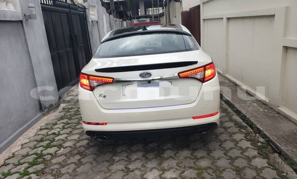 Buy Used Kia K5 White Car in Brazzaville in Municipality of Brazzaville Buy Used Kia K5 White Car in Brazzaville in Municipality of Brazzaville