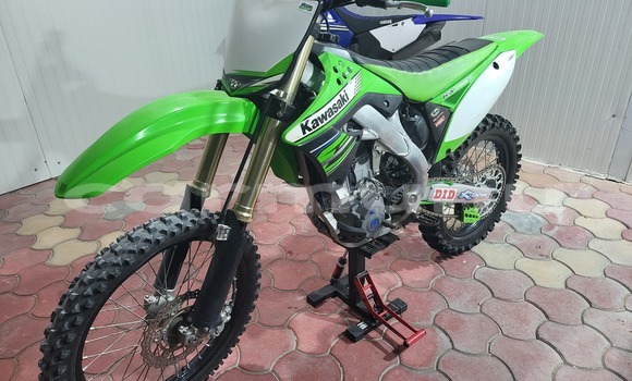 Buy Used Kawasaki KX Green Bike in Brazzaville in Municipality of Brazzaville