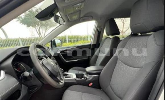 Acheter Occasion Voiture Toyota RAV4 Blanc à Kinkala, Pool Acheter Occasion Voiture Toyota RAV4 Blanc à Kinkala, Pool