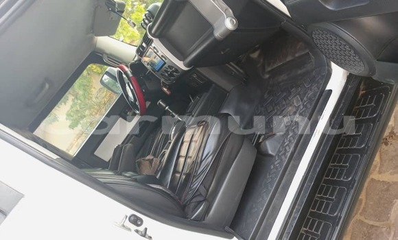 Acheter Occasion Voiture Toyota FJ Cruiser Blanc à Brazzaville, Commune de Brazzaville Acheter Occasion Voiture Toyota FJ Cruiser Blanc à Brazzaville, Commune de Brazzaville