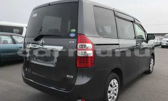 Acheter Occasion Voiture Toyota Noah Autre à Import - Dubai, Région de la Bouenza Acheter Occasion Voiture Toyota Noah Autre à Import - Dubai, Région de la Bouenza