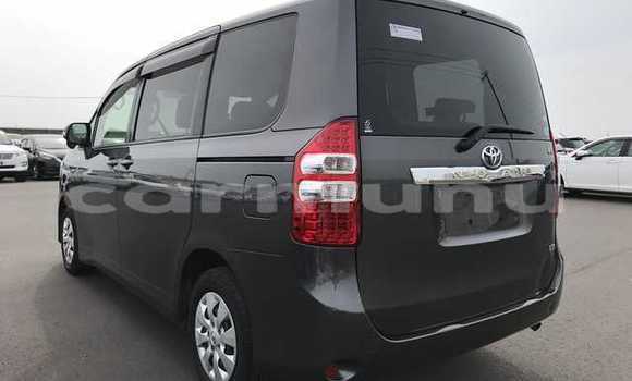 Acheter Occasion Voiture Toyota Noah Autre à Import - Dubai, Région de la Bouenza Acheter Occasion Voiture Toyota Noah Autre à Import - Dubai, Région de la Bouenza