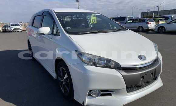 Acheter Occasion Voiture Toyota Wish Blanc à Import - Dubai, Région de la Bouenza Acheter Occasion Voiture Toyota Wish Blanc à Import - Dubai, Région de la Bouenza