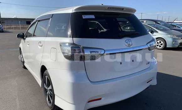 Acheter Occasion Voiture Toyota Wish Blanc à Import - Dubai, Région de la Bouenza Acheter Occasion Voiture Toyota Wish Blanc à Import - Dubai, Région de la Bouenza