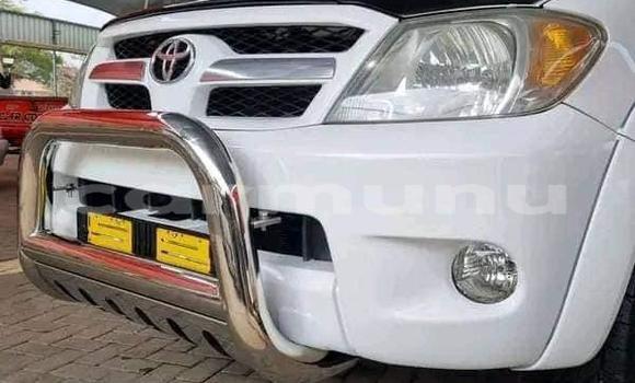 Acheter Occasion Voiture Toyota Hilux Blanc à Import - Dubai, Région de la Bouenza Acheter Occasion Voiture Toyota Hilux Blanc à Import - Dubai, Région de la Bouenza