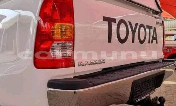 Acheter Occasion Voiture Toyota Hilux Blanc à Import - Dubai, Région de la Bouenza Acheter Occasion Voiture Toyota Hilux Blanc à Import - Dubai, Région de la Bouenza