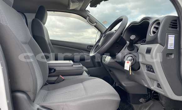 Acheter Occasion Voiture Nissan NV350 Caravan Blanc à Import - Dubai, Région de la Bouenza Acheter Occasion Voiture Nissan NV350 Caravan Blanc à Import - Dubai, Région de la Bouenza
