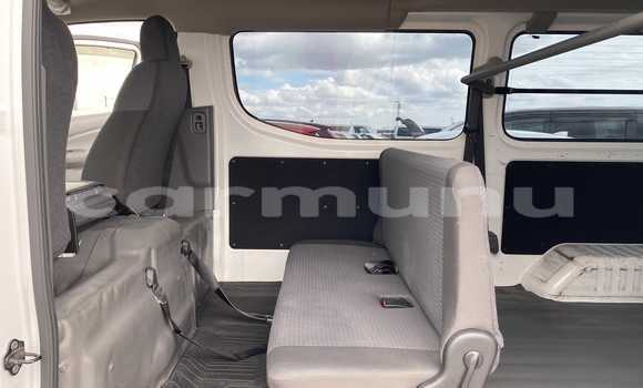 Acheter Occasion Voiture Nissan NV350 Caravan Blanc à Import - Dubai, Région de la Bouenza Acheter Occasion Voiture Nissan NV350 Caravan Blanc à Import - Dubai, Région de la Bouenza