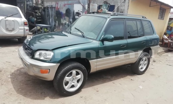 Acheter Occasion Voiture Toyota RAV4 Vert à Brazzaville, Commune de Brazzaville Acheter Occasion Voiture Toyota RAV4 Vert à Brazzaville, Commune de Brazzaville