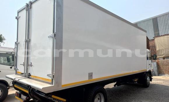 Acheter Occasion Utilitaire Nissan UD Blanc à Import - Dubai, Région de la Bouenza Acheter Occasion Utilitaire Nissan UD Blanc à Import - Dubai, Région de la Bouenza