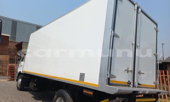 Acheter Occasion Utilitaire Nissan UD Blanc à Import - Dubai, Région de la Bouenza Acheter Occasion Utilitaire Nissan UD Blanc à Import - Dubai, Région de la Bouenza