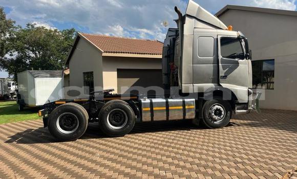 Buy Used Volvo F4 Other Truck in Import - Dubai in Region of Bouenza Buy Used Volvo F4 Other Truck in Import - Dubai in Region of Bouenza