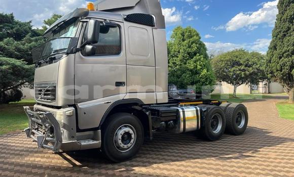 Buy Used Volvo F4 Other Truck in Import - Dubai in Region of Bouenza Buy Used Volvo F4 Other Truck in Import - Dubai in Region of Bouenza