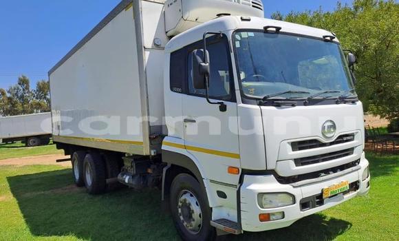 Acheter Occasion Utilitaire Nissan UD Blanc à Import - Dubai, Région de la Bouenza Acheter Occasion Utilitaire Nissan UD Blanc à Import - Dubai, Région de la Bouenza