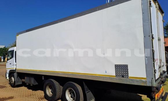 Acheter Occasion Utilitaire Nissan UD Blanc à Import - Dubai, Région de la Bouenza Acheter Occasion Utilitaire Nissan UD Blanc à Import - Dubai, Région de la Bouenza